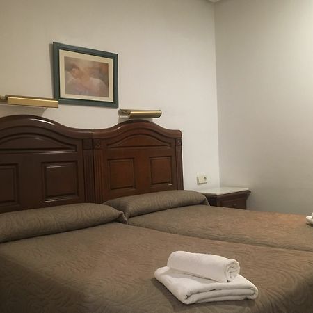 Hostal Conchita Legazpi Madrid Esterno foto